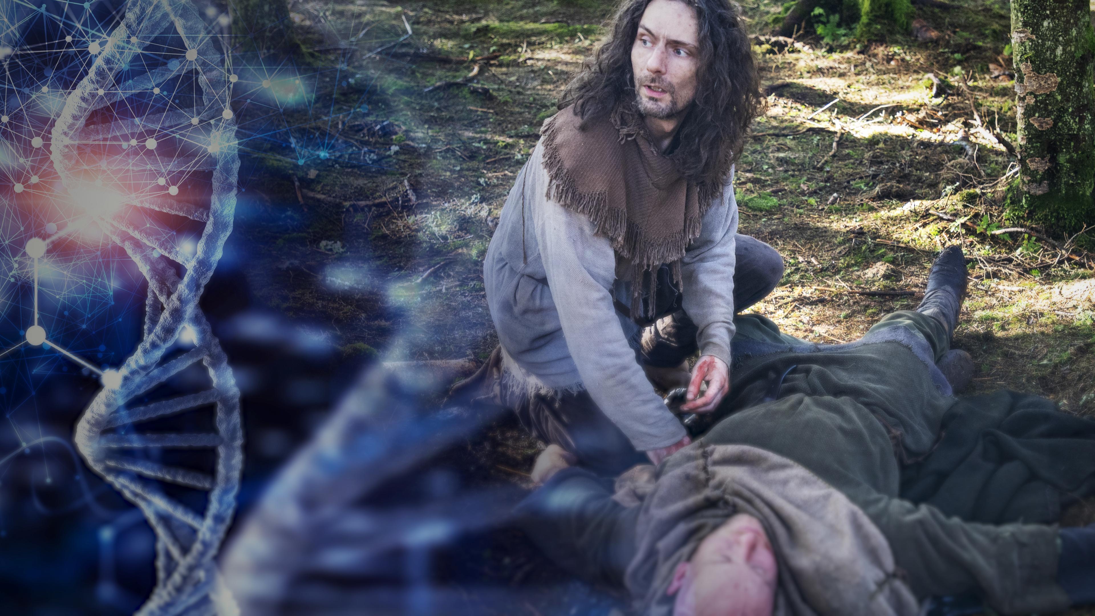 Montage: Links eine DNA-Helix vor einem blauen Hintergrund mit weiteren biotechnischen grafischen Elementen; rechts zwei Männer im Wald, einer liegt verletzt am Boden, der andere kniet über ihm