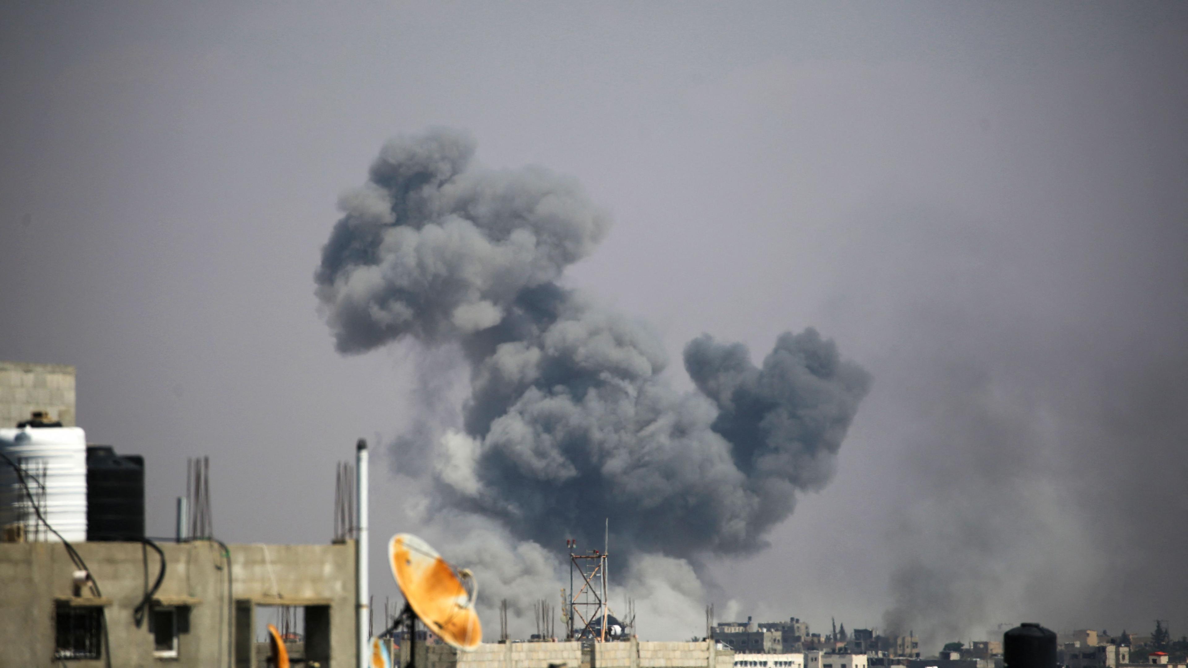 Smoke billows from Israeli strikes on eastern Rafah in the southern Gaza Strip on May 7, 2024, amid the ongoing conflict between Israel and the Palestinian Hamas movement.