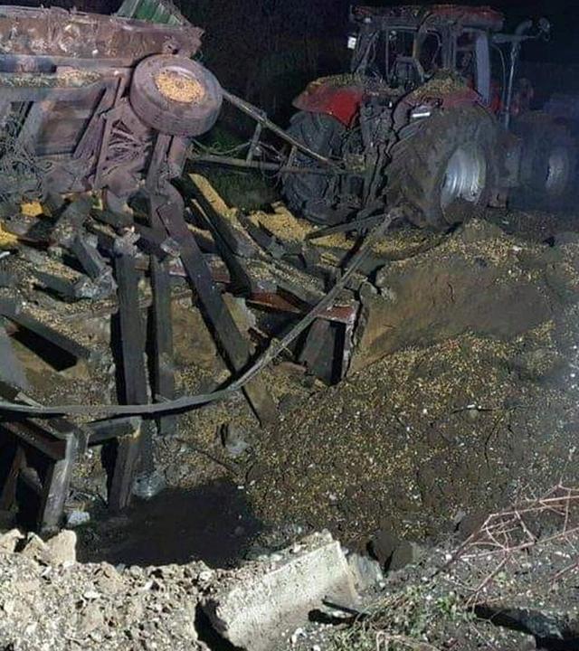 Trümmer und ein Krater nach einem Raketenanschlag in Polen.