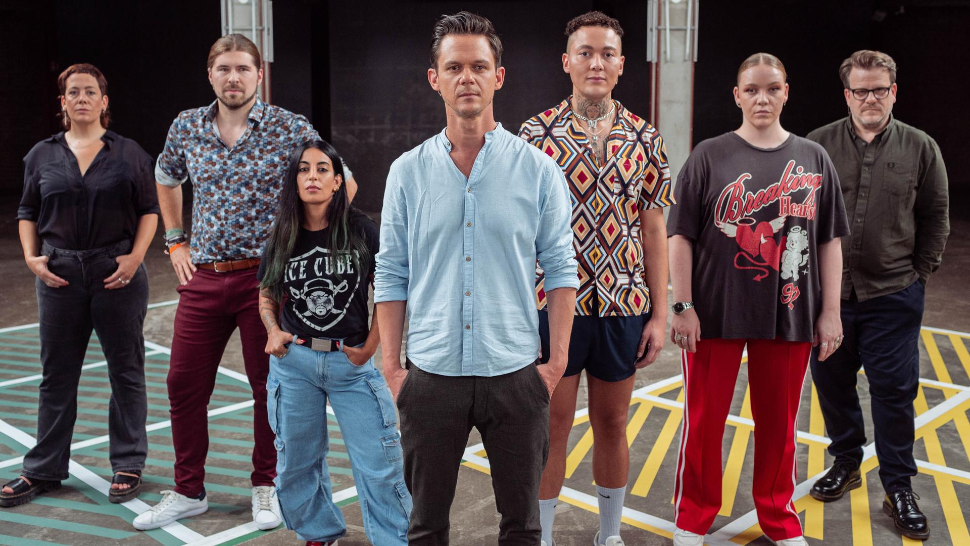 Jo Schück mit den Gästen: Unico, Katharina Mückstein, Donna Savage, Torsten Groß, Alexander Prinz / Der Dunkle Parabelritter, Bela Teqiz. 