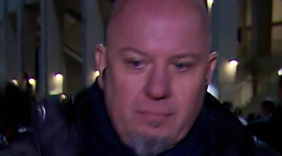 Zu sehen ist der von Rammstein-Fans attackierte ORF-Reporter.