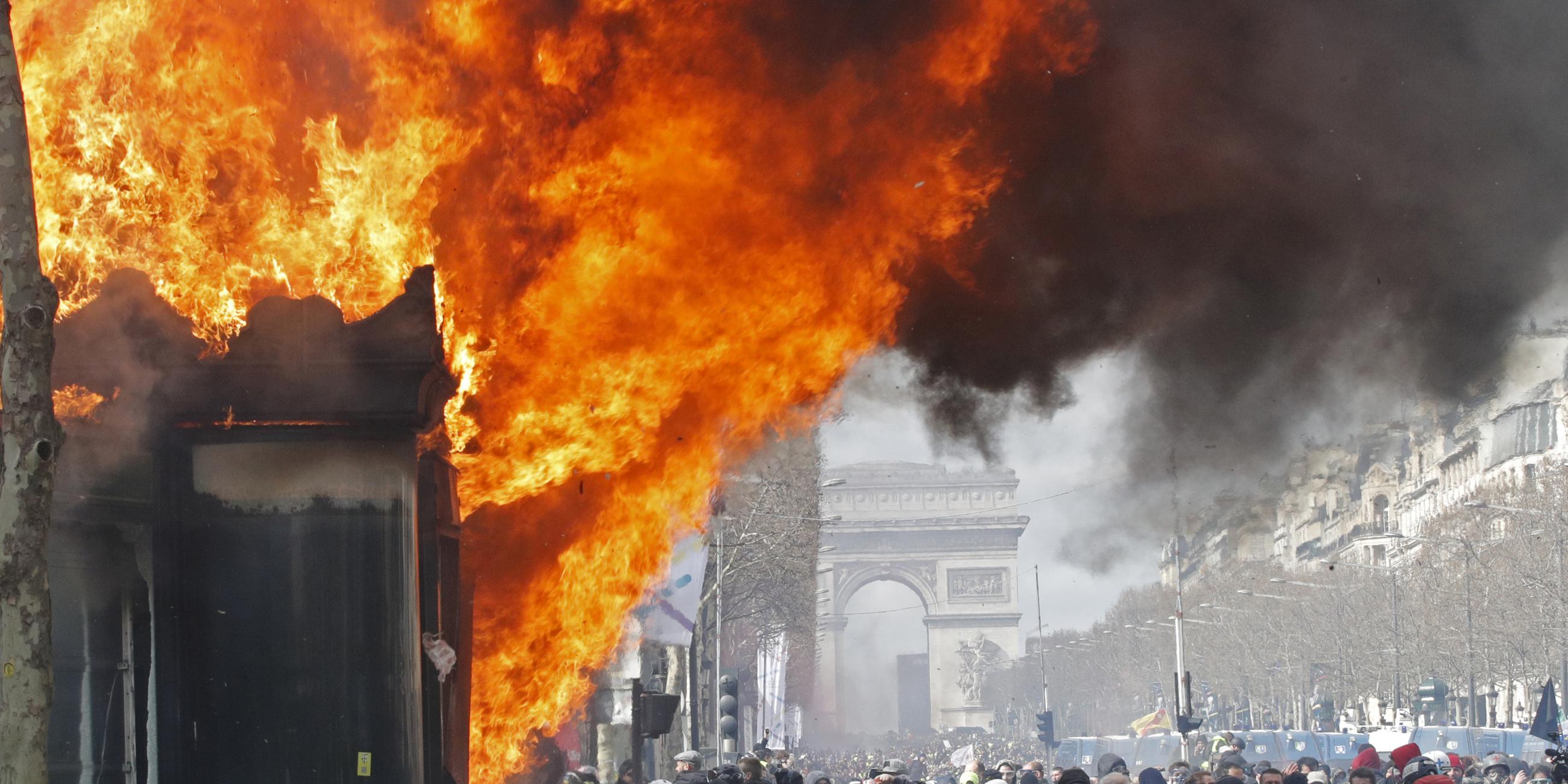 Paris: "Gelbwesten"-Protest eskaliert