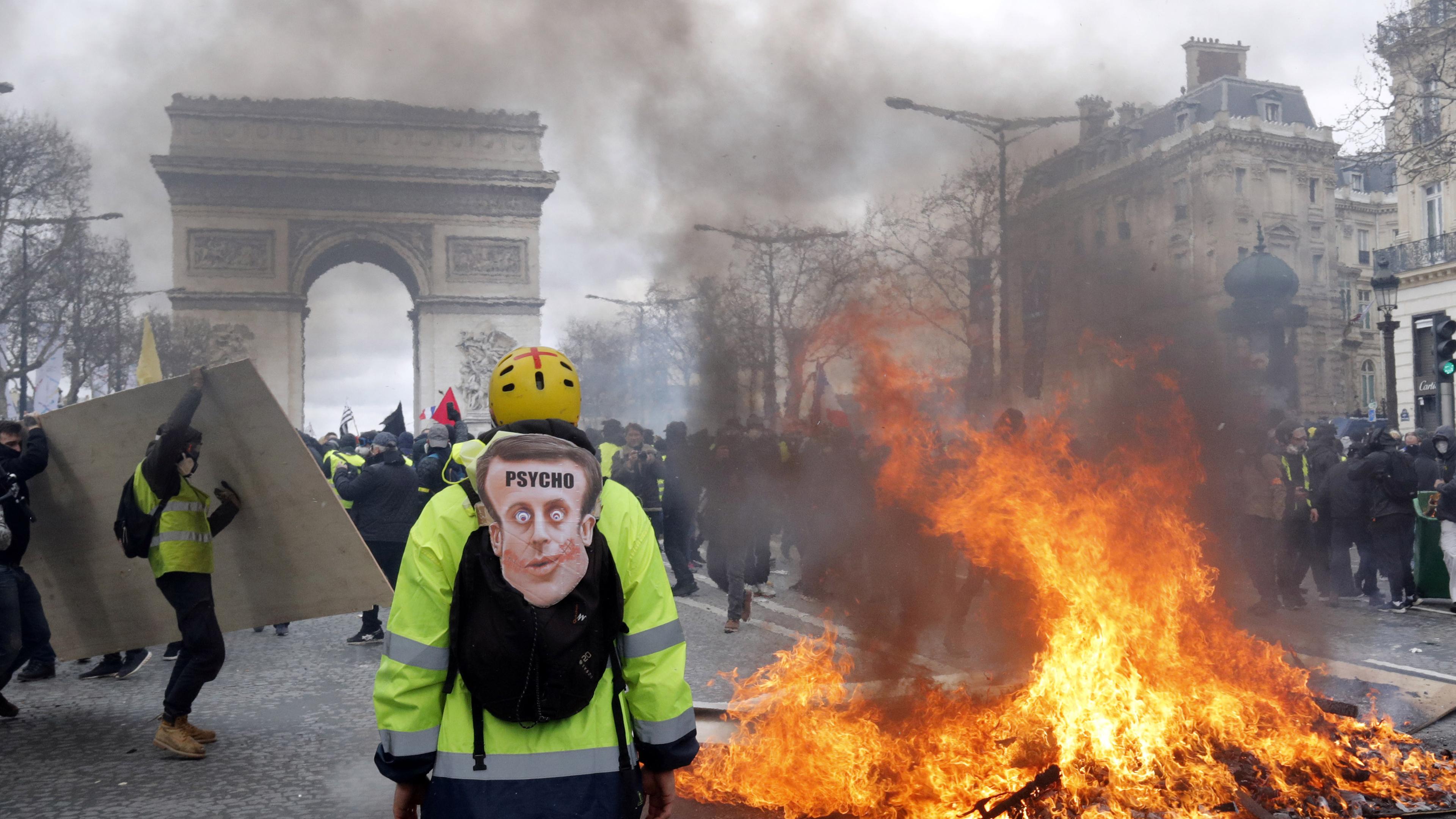 Paris: "Gelbwesten"-Protest eskaliert