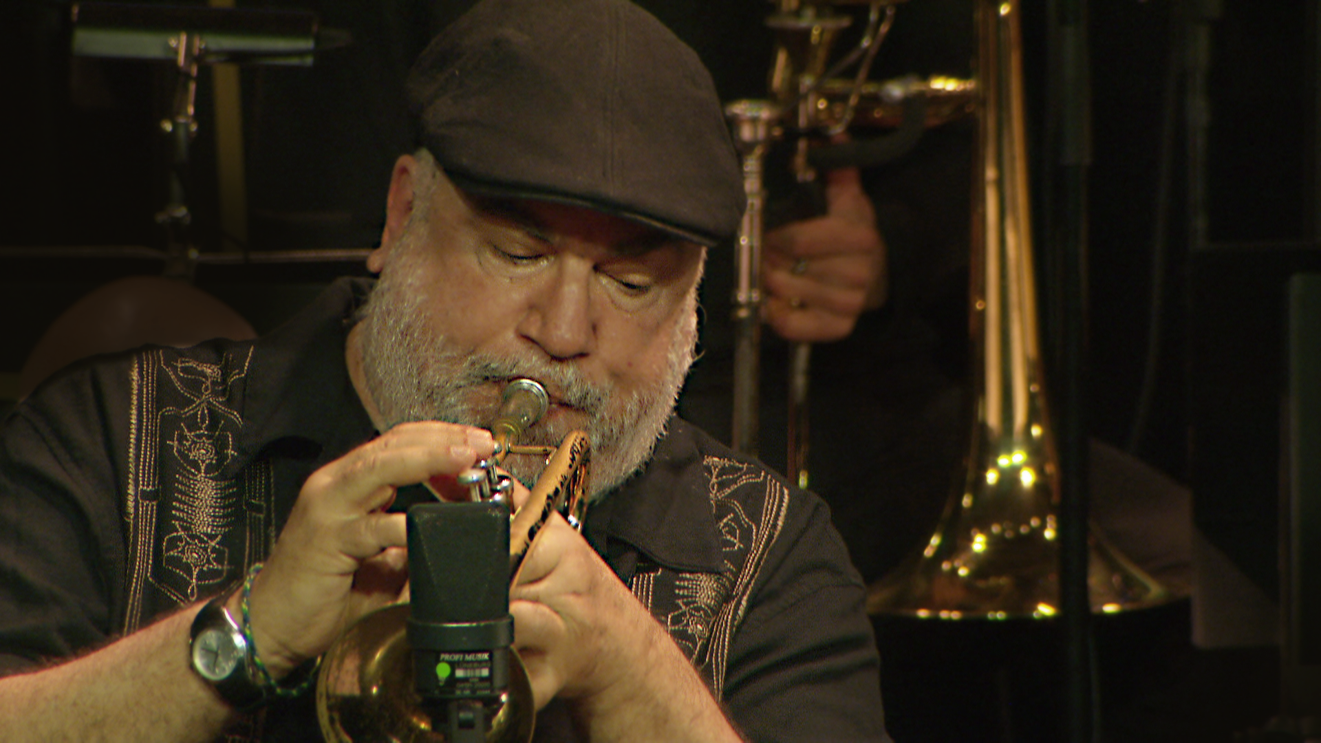 Porträt von Randy Brecker beim Trompete spielen 