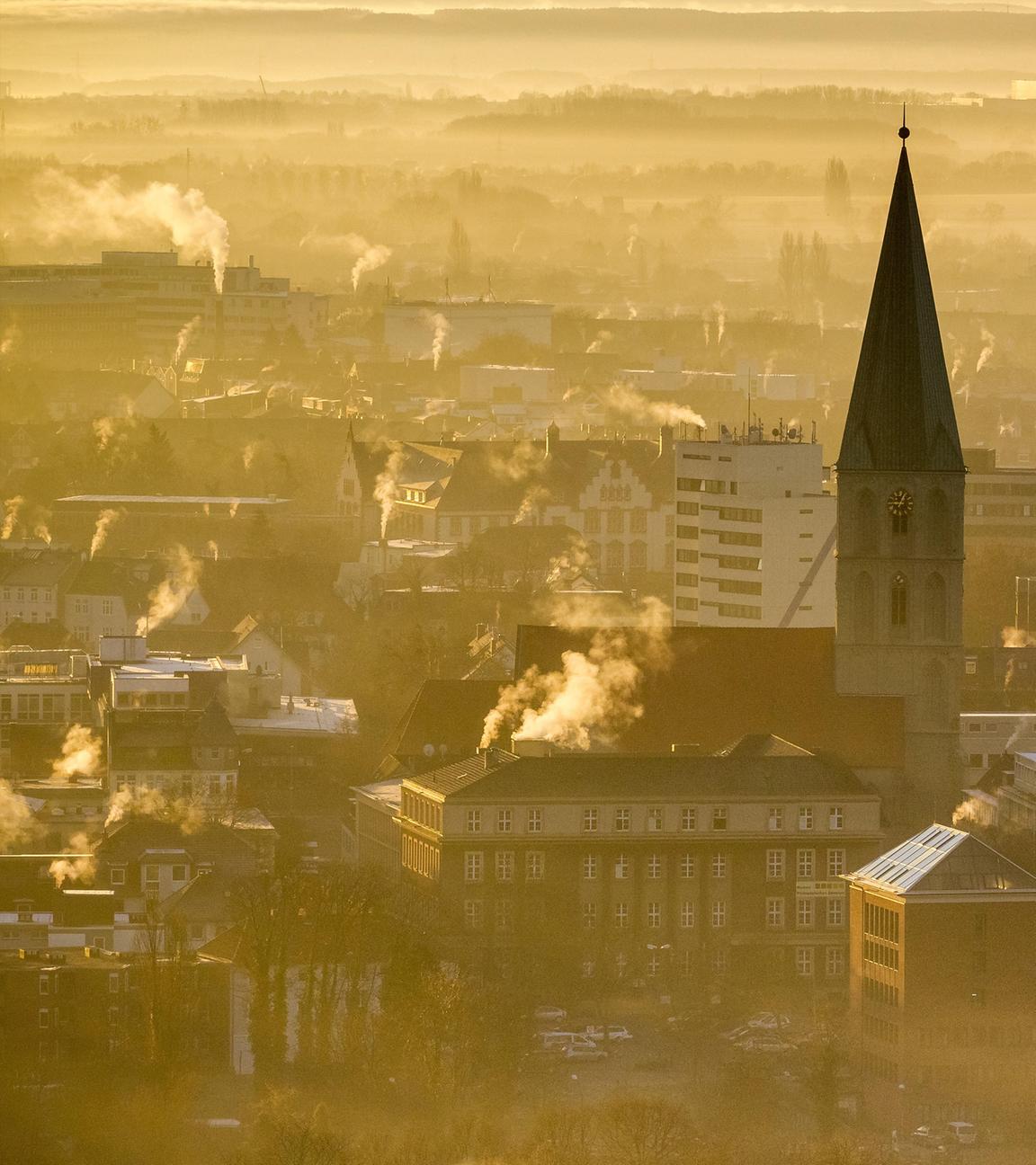 Archiv: Morgennebel über der Innenstadt von Hamm mit Pauluskirche, 11.12.2013, Luftbild,