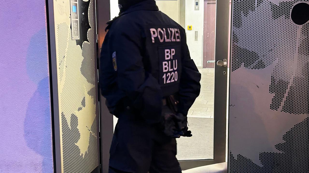 Hamas und Samidoun Durchsuchung in mehreren Bundesländern ZDFheute