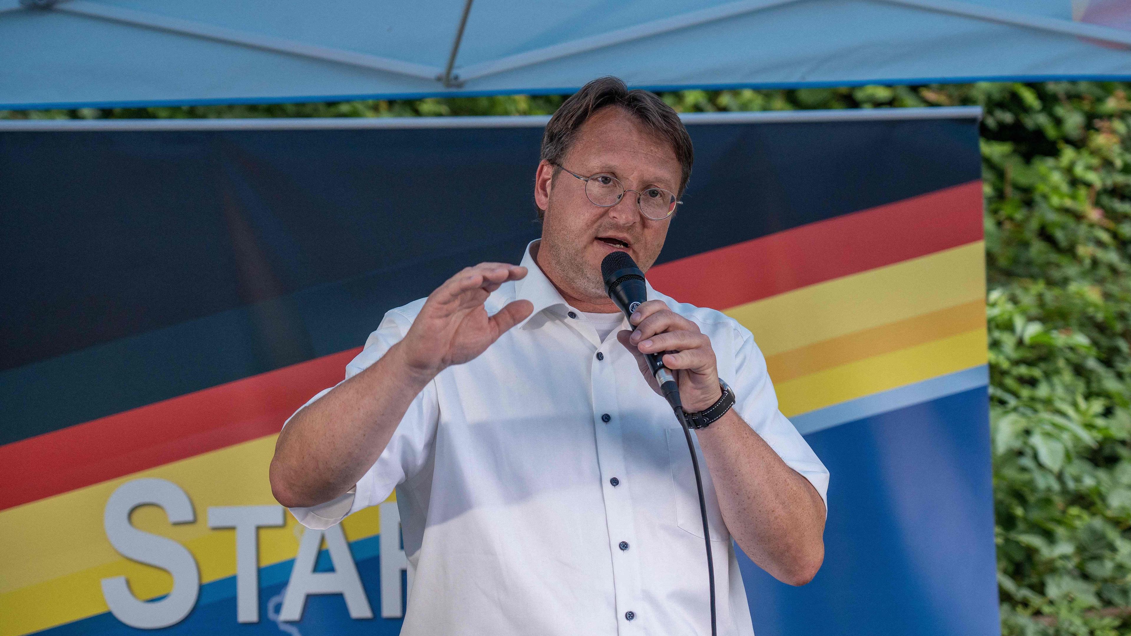 Nach der Wahl des AfD-Politikers Robert Sesselmann zum Landrat in Sonneberg haben viele Parteien ihre Besorgnis geäußert. 