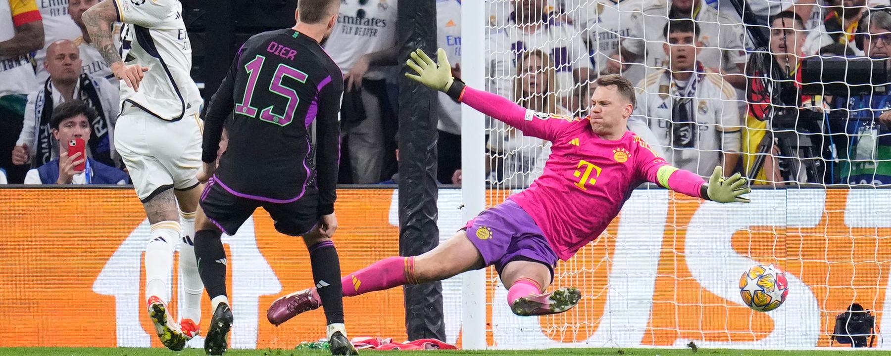 Joselu (Real Madrid) schießt das Tor zum 1:1 gegen Manuel Neuer (Bayern München).