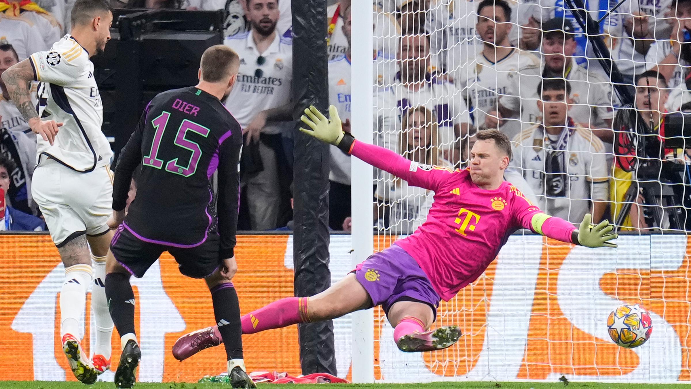 Joselu (Real Madrid) schießt das Tor zum 1:1 gegen Manuel Neuer (Bayern München).