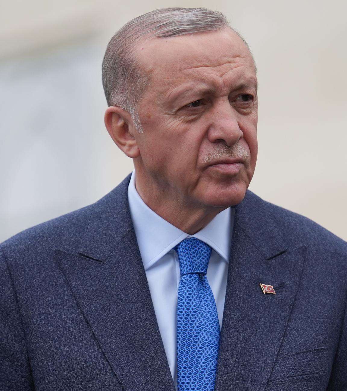 Recep Tayyip Erdogan spricht zur Presse, nachdem er das Freitagsgebet in der Hz. Ali Moschee in Istanbul, Türkei, am 19.04.2024.