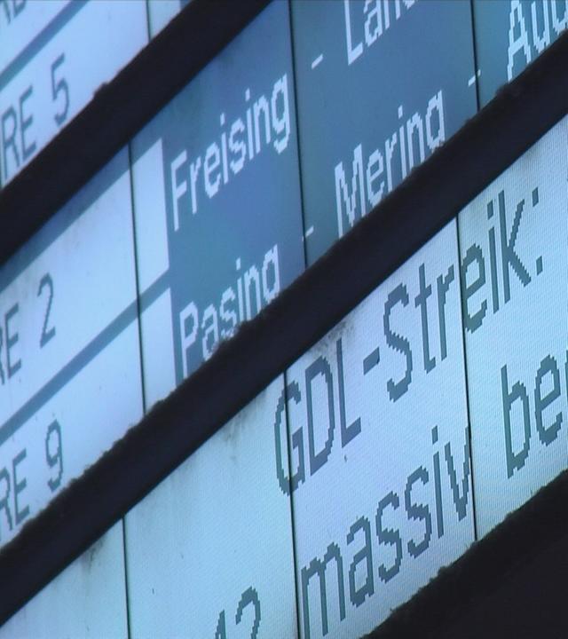 Die Abfahrtstafel der Deutschen Bahn