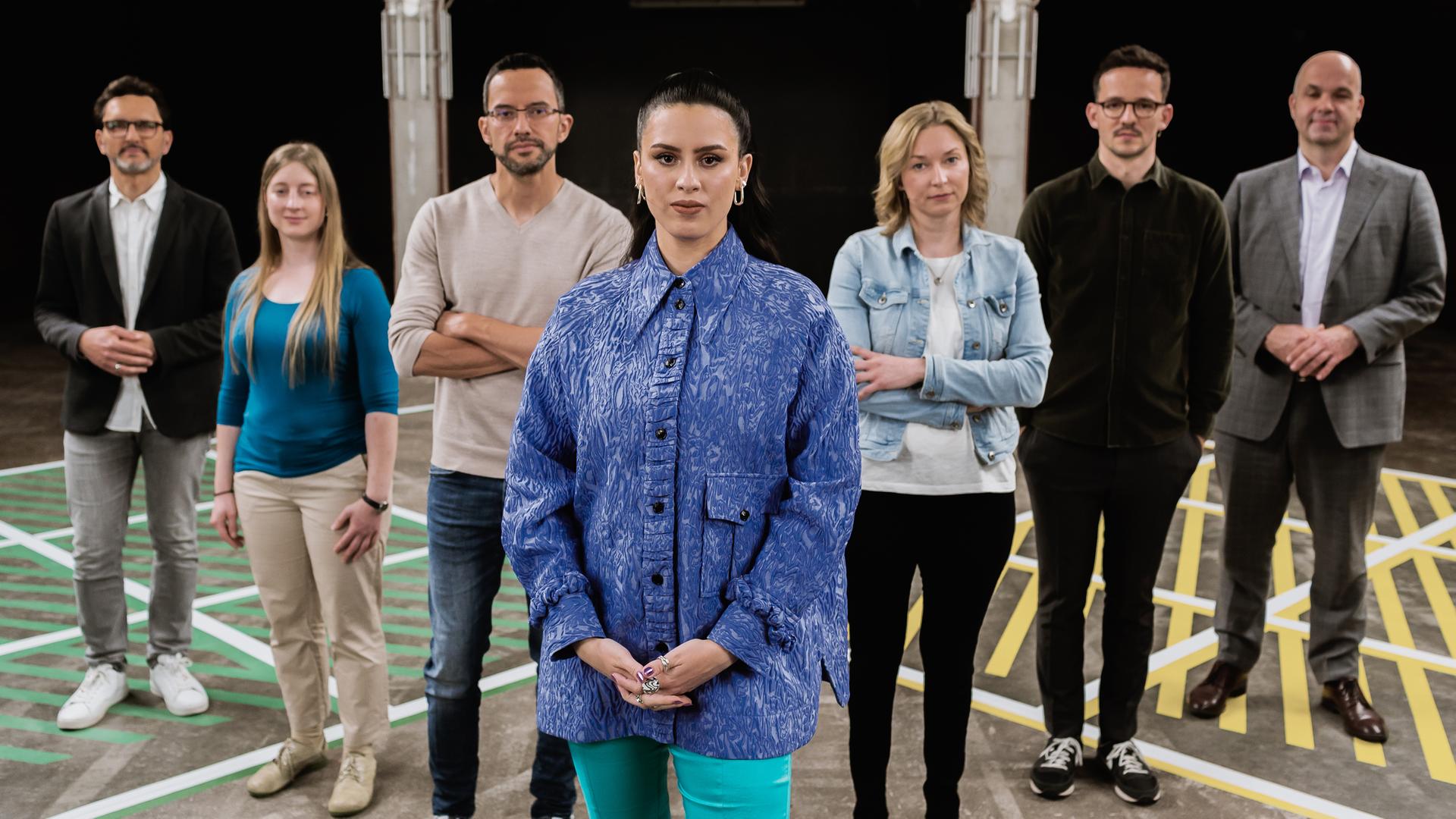 Salwa Houmsi mit Gästen