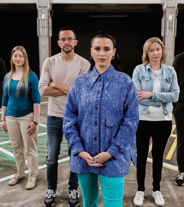 Salwa Houmsi mit Gästen