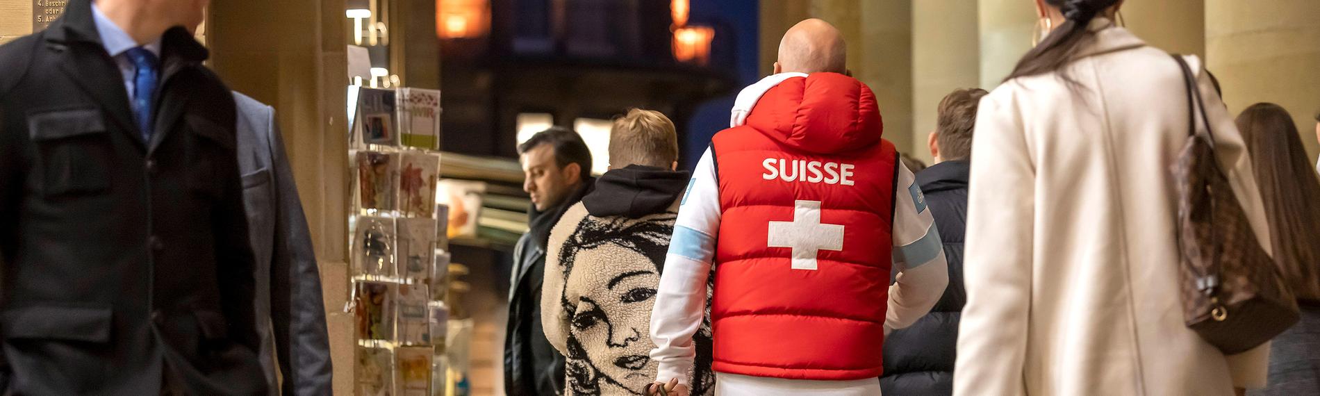 Schweizer beim Einkauf in der Stuttgarter Innenstadt