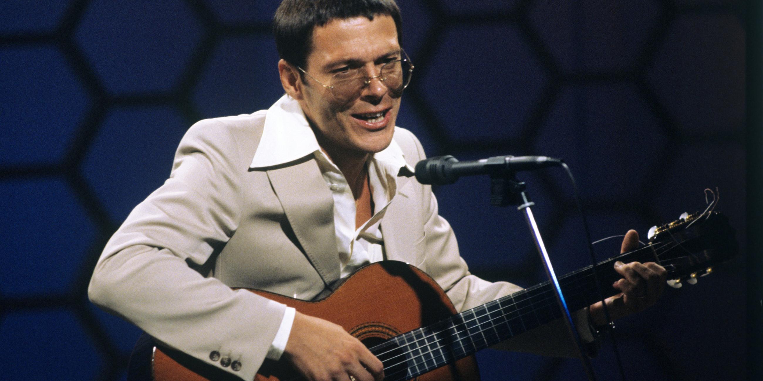 Reinhard Mey bei einem Auftritt in den 70er Jahren