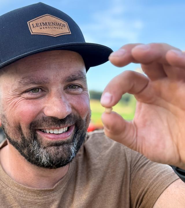 René Ritter baut mit seinem Geschäftspartner Andi Gass nebst herkömmlichem Getreide auch Kichererbsen an.