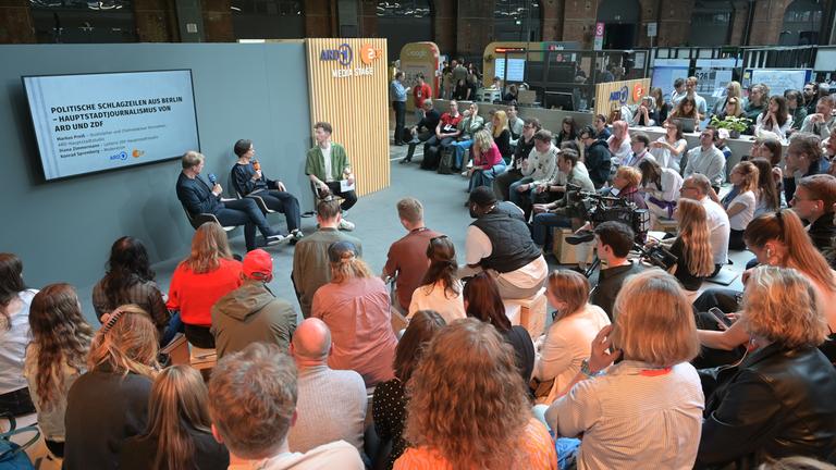 Gut besuchte Session der "ARD ZDF Media Stage" auf der re:publica 25