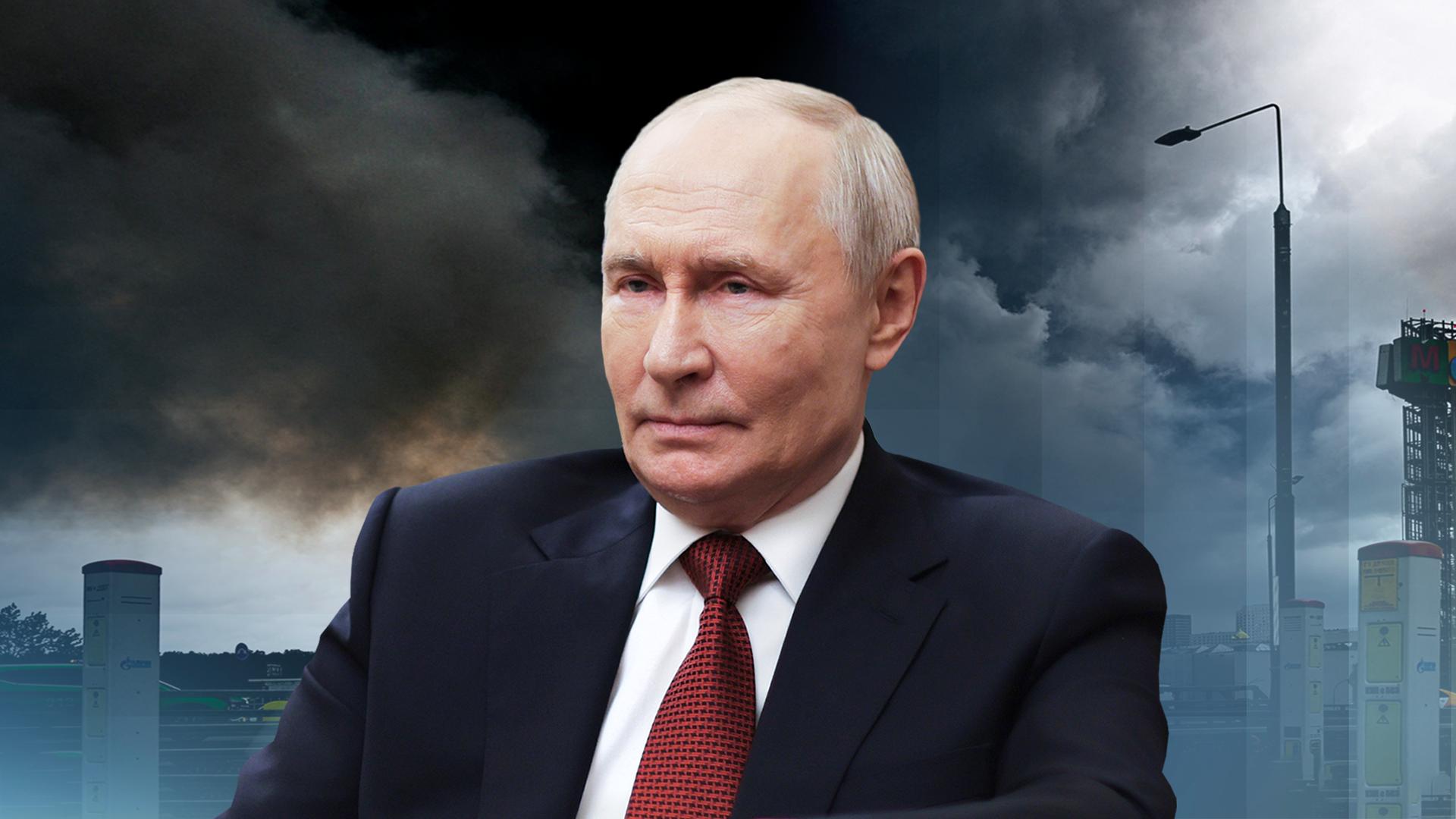 Russlands Präsident Vladimir Putinin einem tiefblauen Anzug mit dunkelroter Krawatte. Als Hintergrund sieht man ein Bild von einem verrauchten Himmel, vermutlich von einer Öl-Raffinerie.