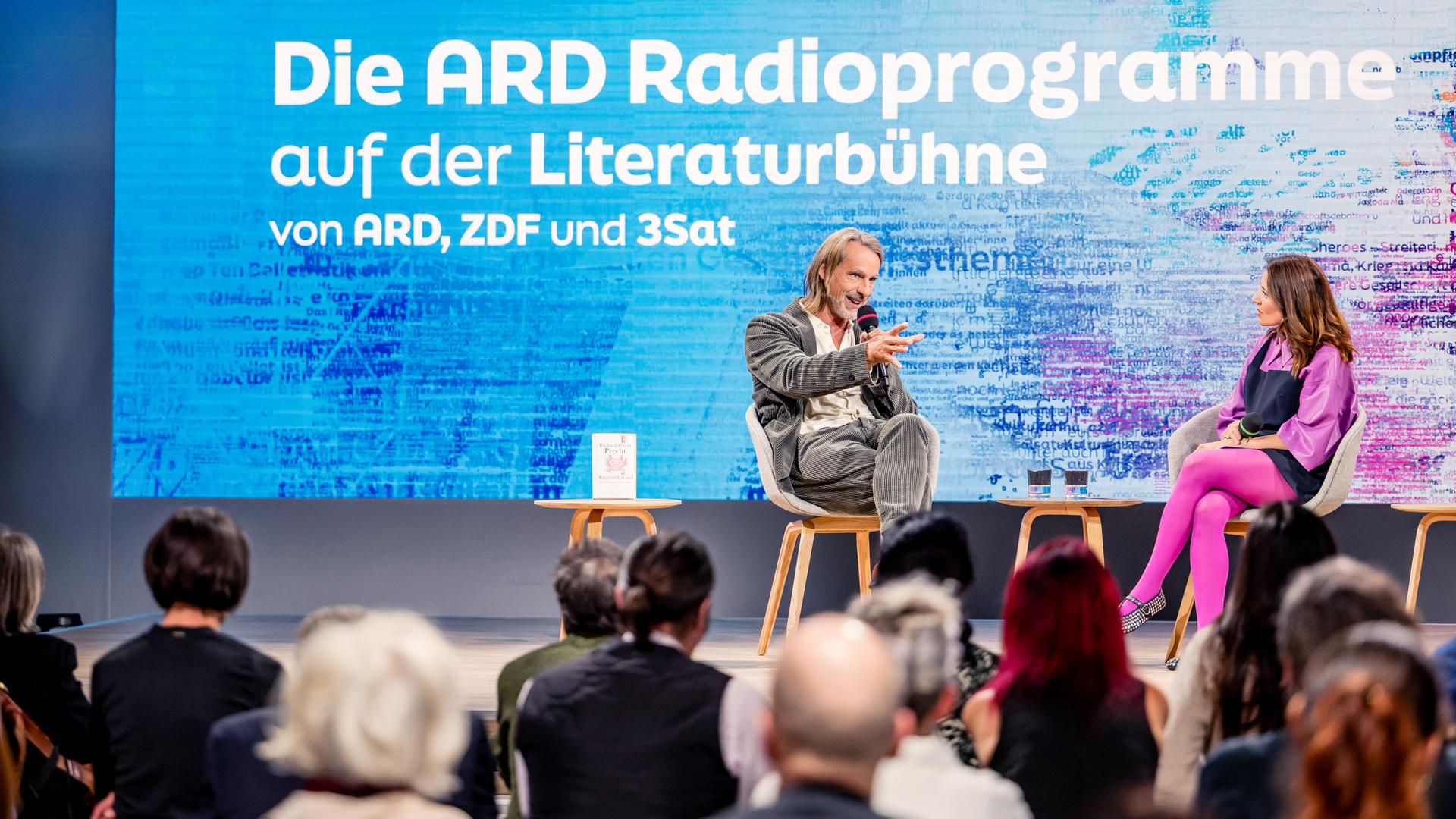 Richard David Precht und Selma Üsük auf der ARD ZDF 3sat Literaturbühne der Frankfurter Buchmesse 2025