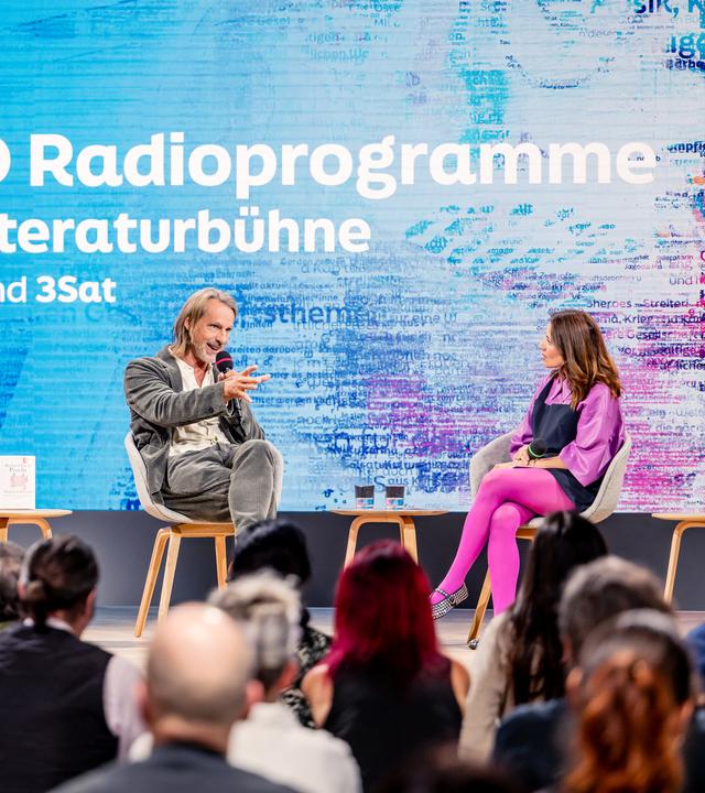Richard David Precht und Selma Üsük auf der ARD ZDF 3sat Literaturbühne der Frankfurter Buchmesse 2025