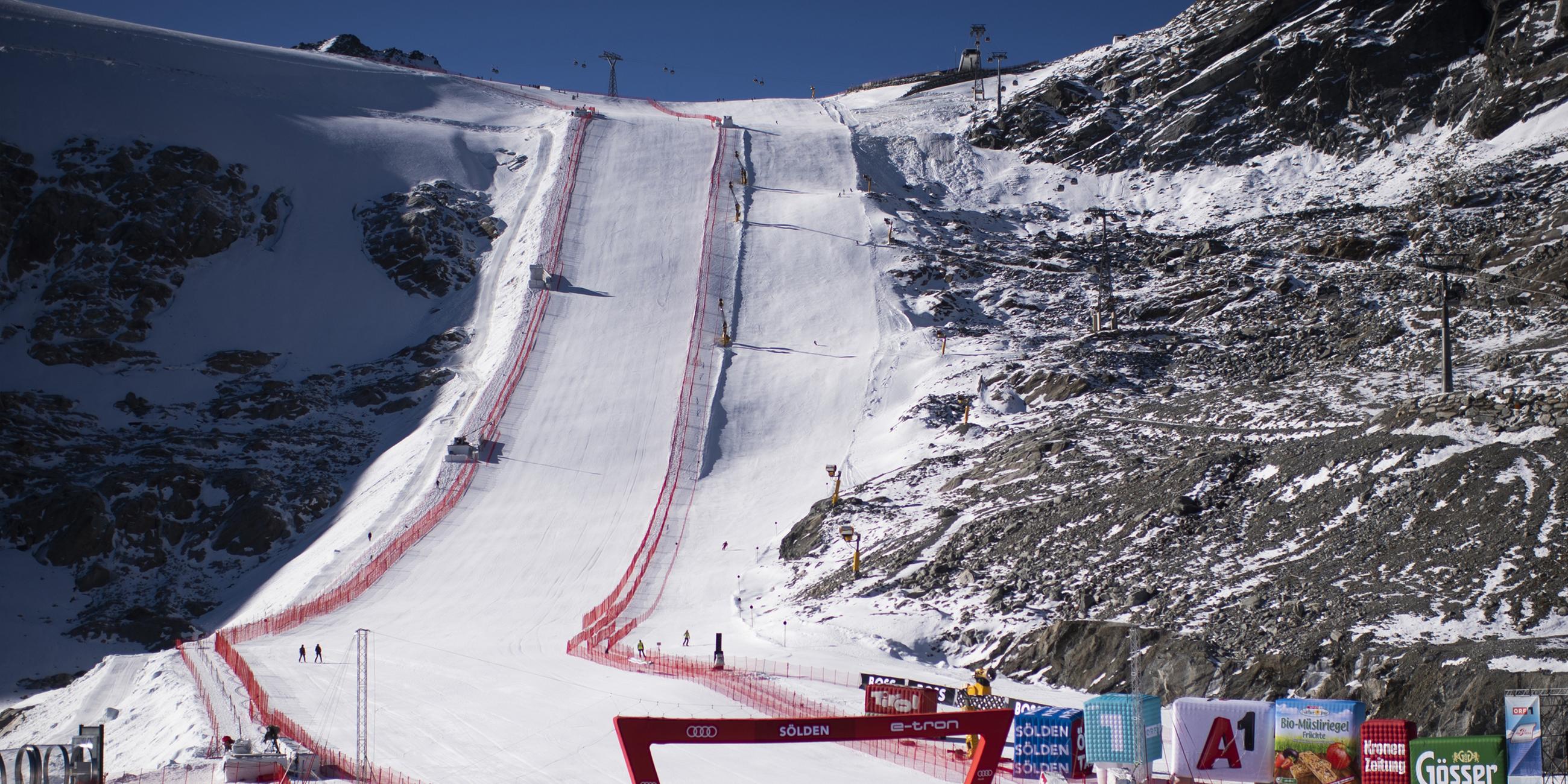 Archiv: Das Zielgelände vor der FIS Alpine Ski World Cup Saison in Sölden, Österreich, am 22. 10. 2021