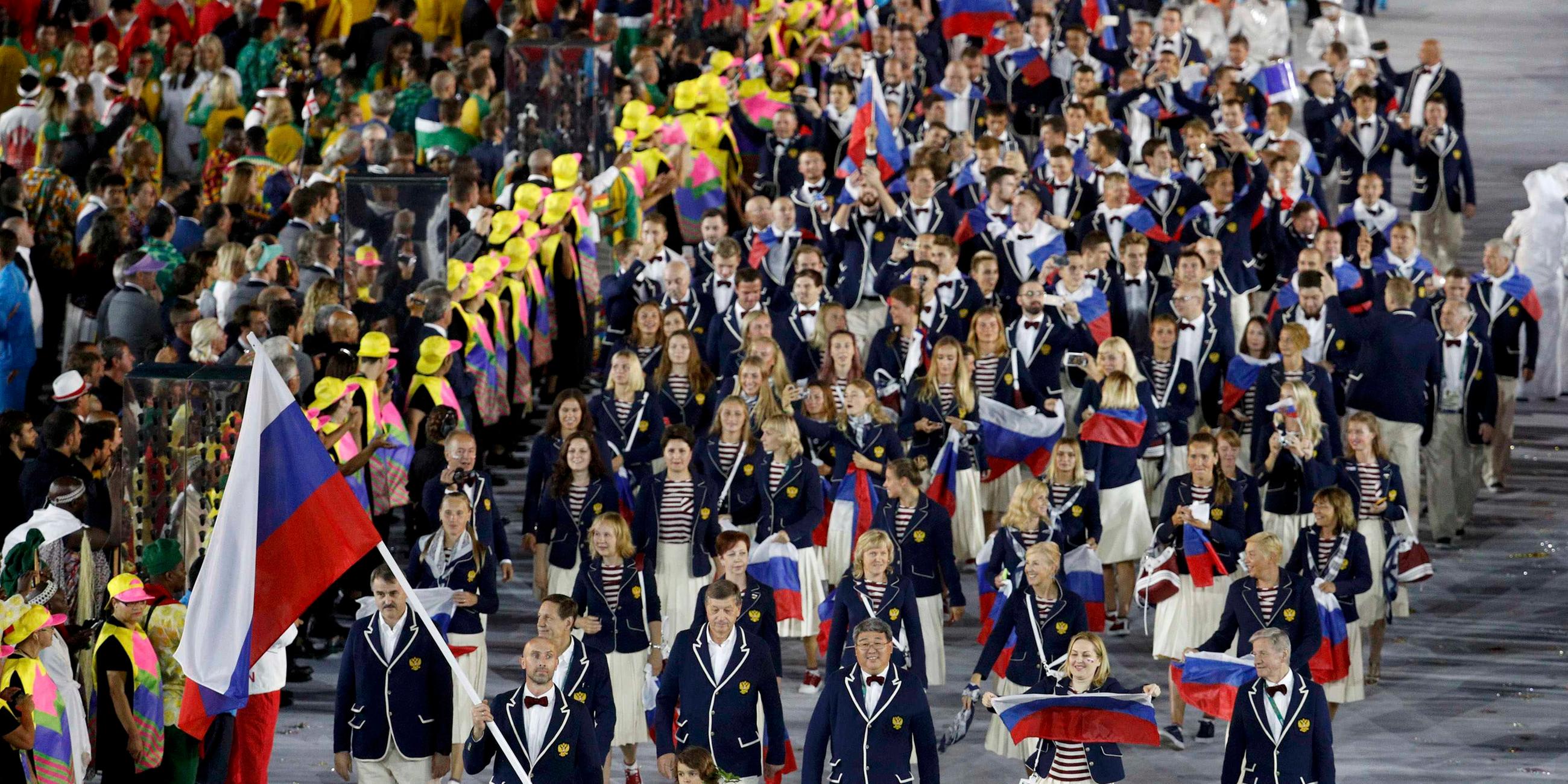 tetjukhin, sergej - fahnentraeger der russichen delegation bei den olympischen spielen 2016