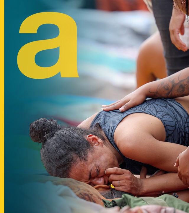 Eine weinende Frau auf der Straße nach Polizeieinsatz in Favelas in Rio