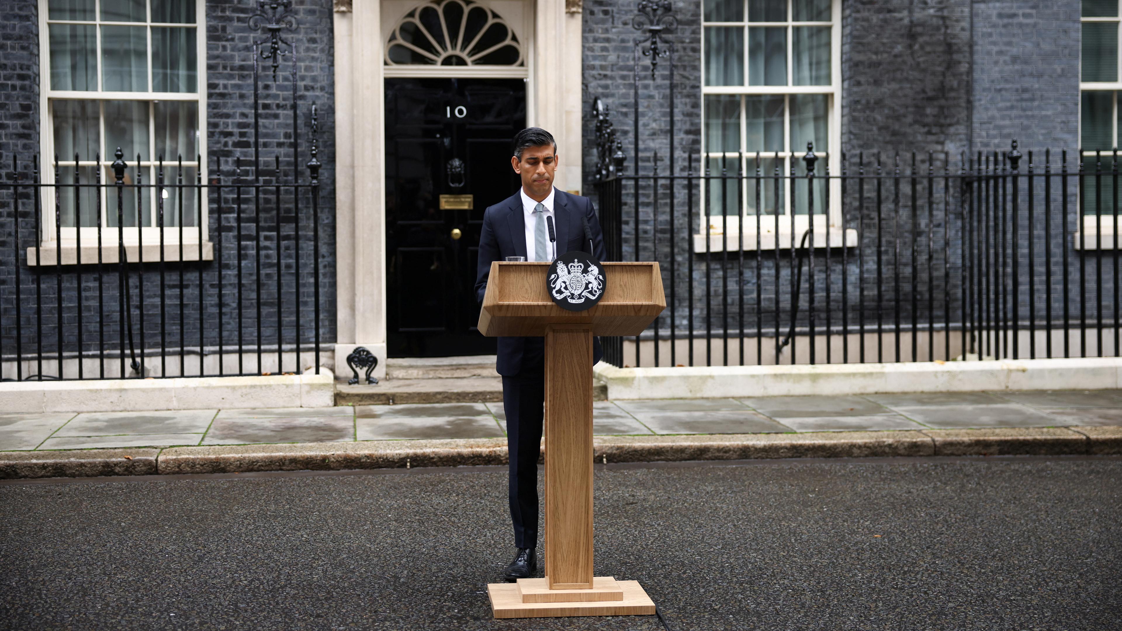 London: Britischer Premierminister Rishi Sunak hält eine Rede vor Downing Street 10.