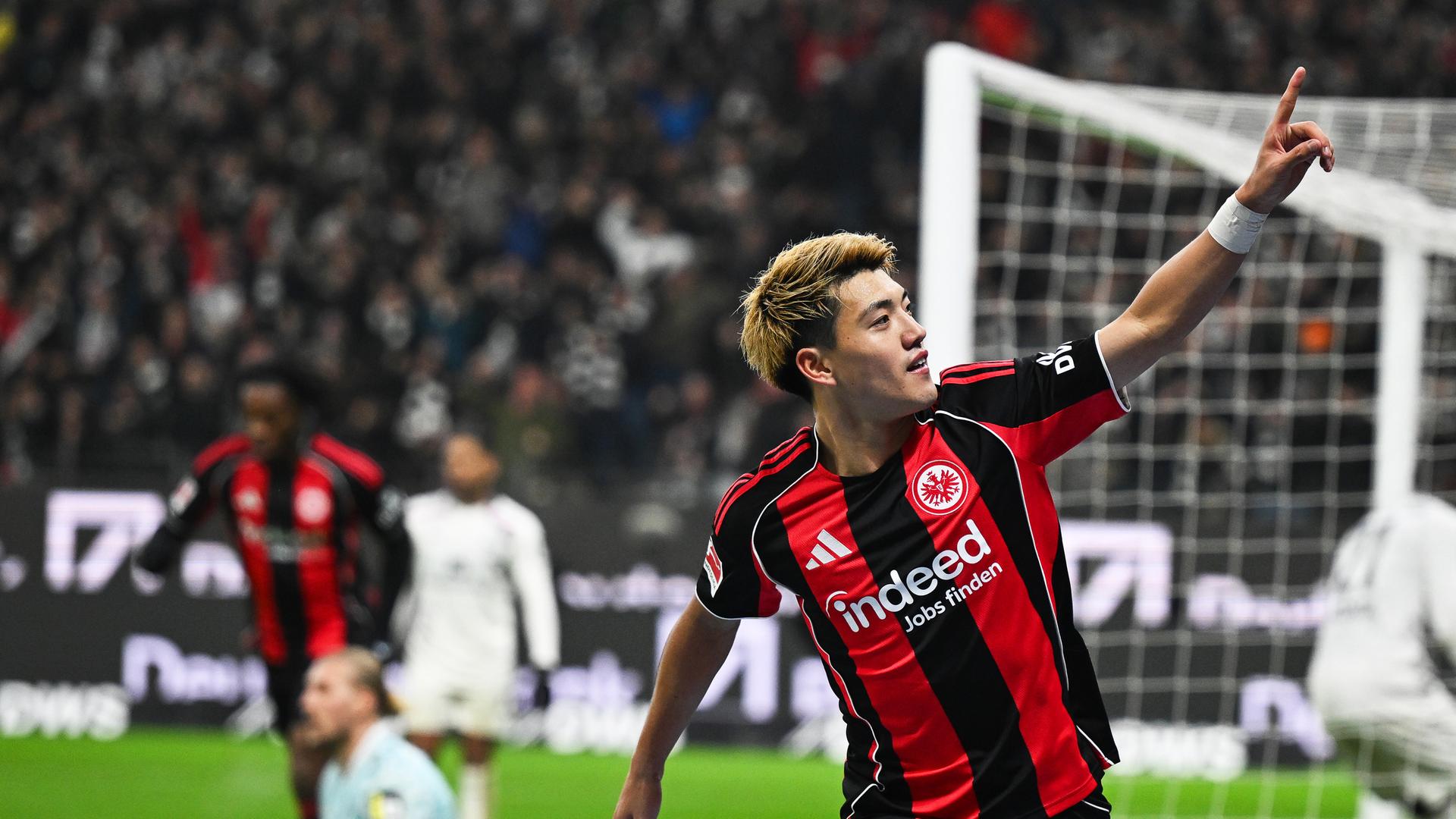 Ritsu Doan (Eintracht Frankfurt) jubelt nach dem 1:0 gegen Mainz 05, in der Bundesliga.