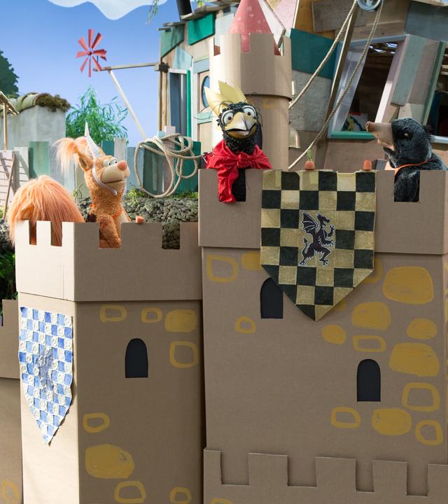 Rabe Rudi, Hund, Eichhörnchen, Maulwurf auf der Ritterburg