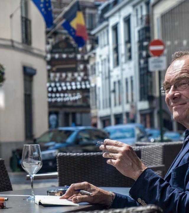 Robert Menasse am Place Sainte-Catherine, Brüssel.