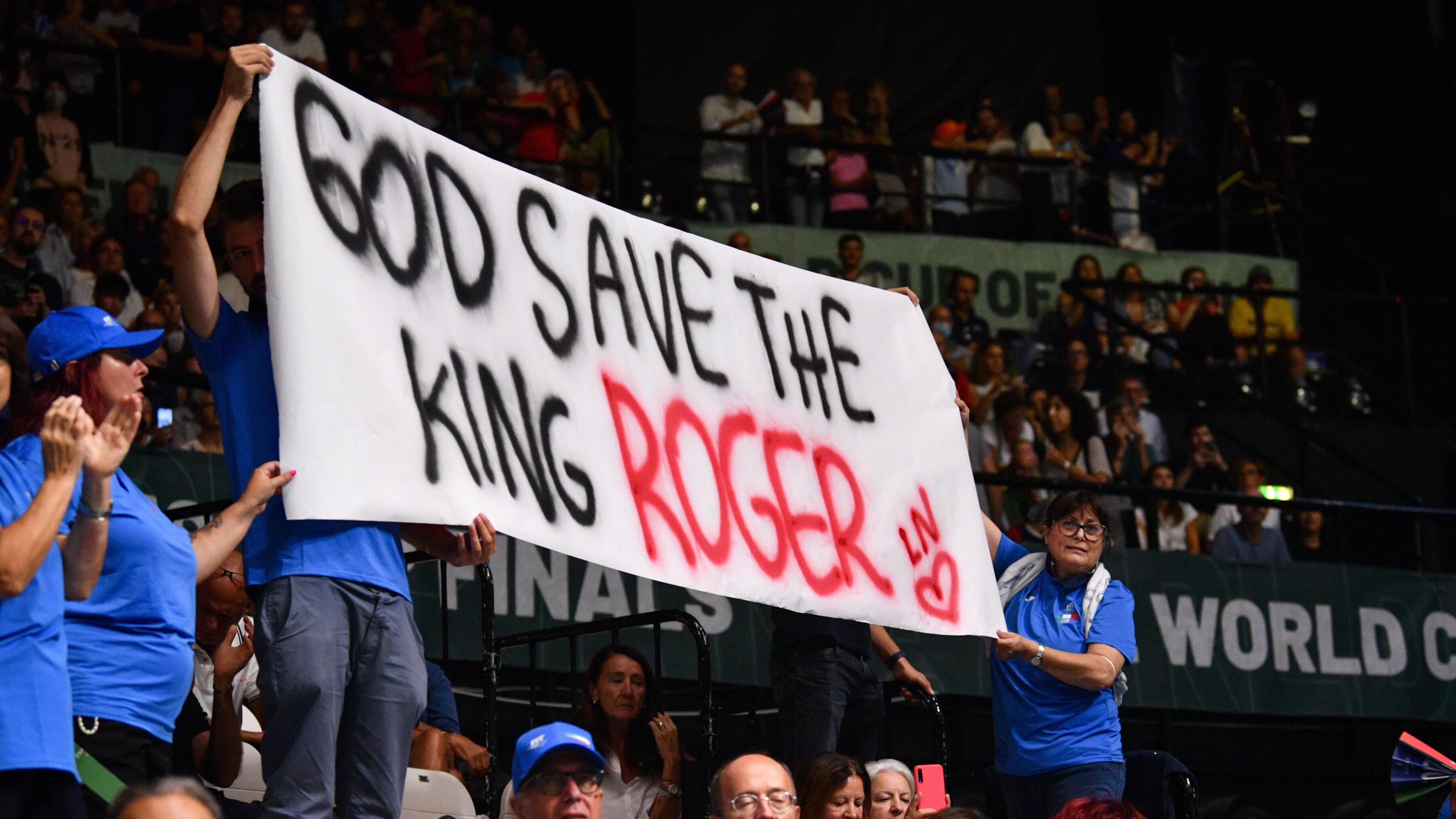 Italienische Fans zollen Roger Federer nach seiner Ankündigung des Karriereendes Respekt