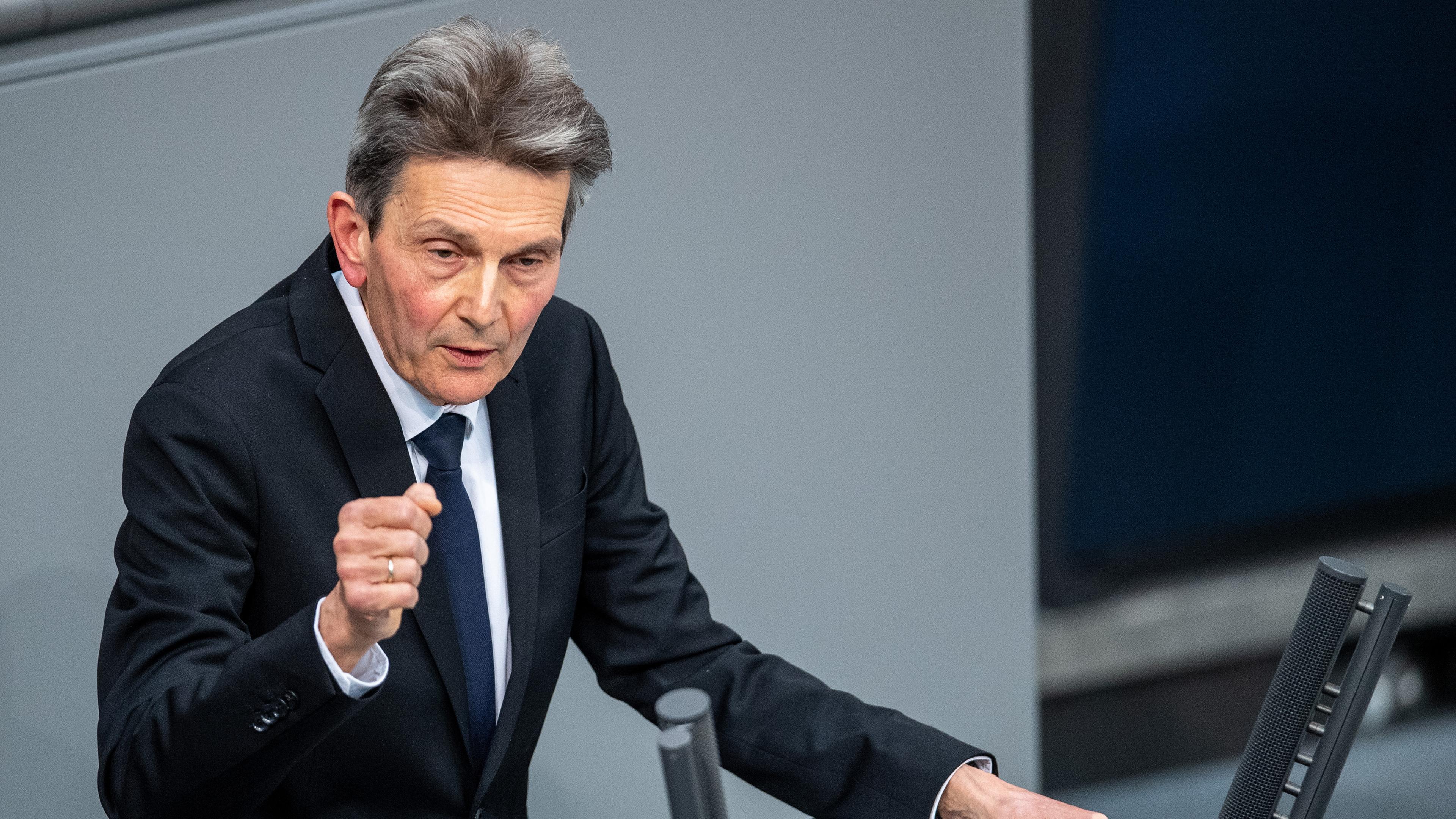 Rolf Mützenich spricht während der Debatte nach einer Regierungserklärung zur Haushaltslage im Bundestag am 28.11.2023.