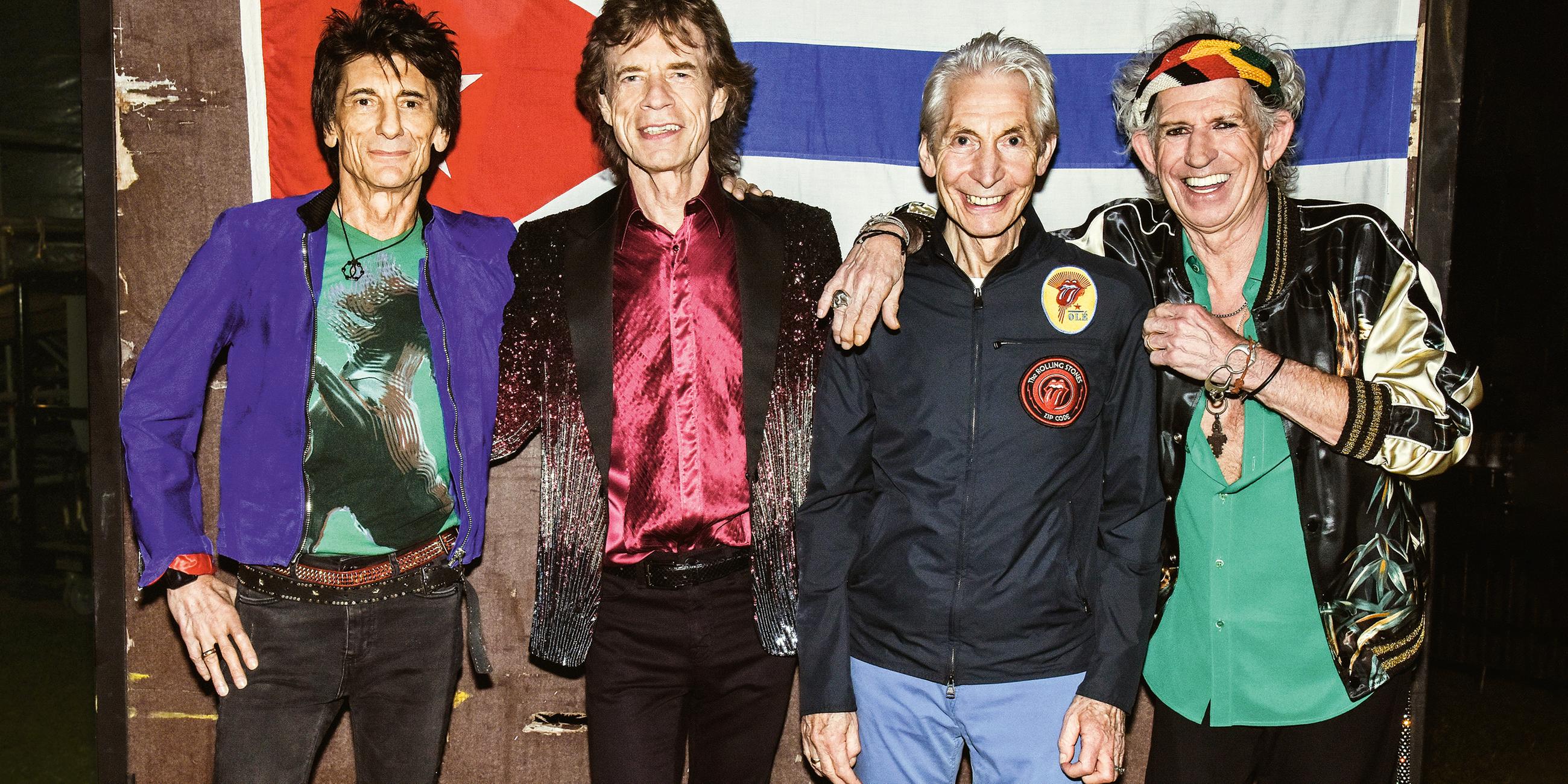 Die Rolling Stones vor der Kuba-Flagge