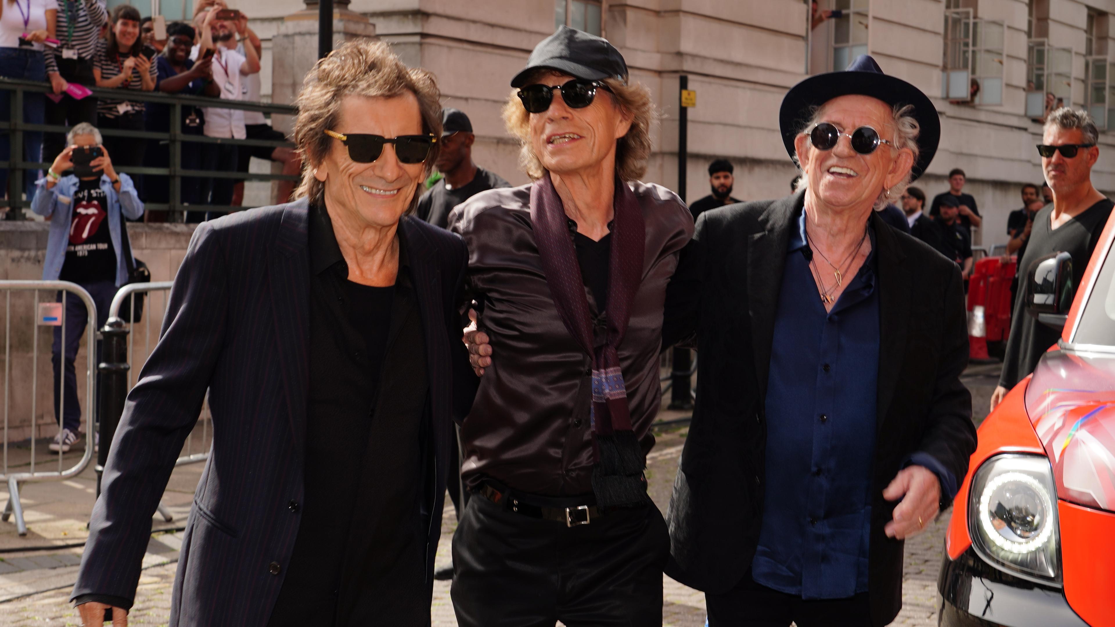  06.09.2023, Großbritannien, London: Ronnie Wood (l-r), Mick Jagger und Keith Richards kommen zur Launch-Veranstaltung ihres neuen Albums «Hackney Diamonds».