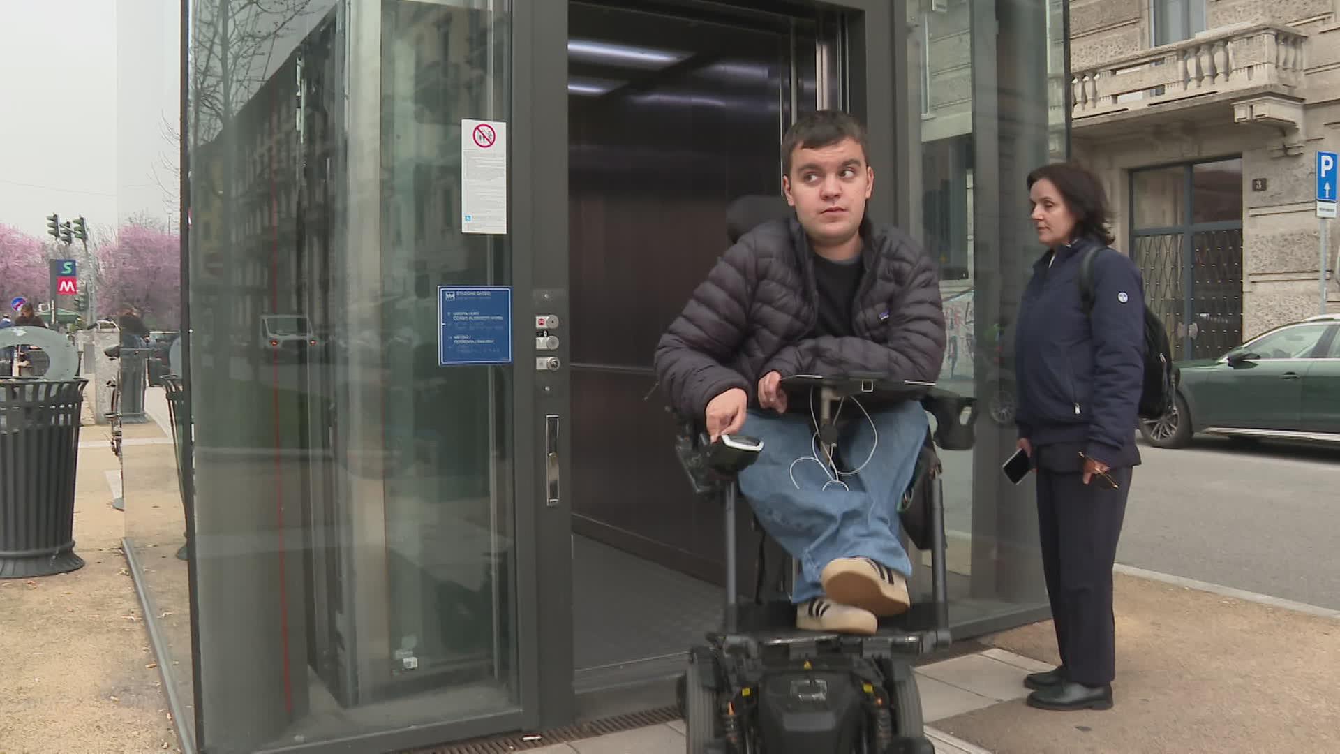 Rollstuhlfahrer in Mailand