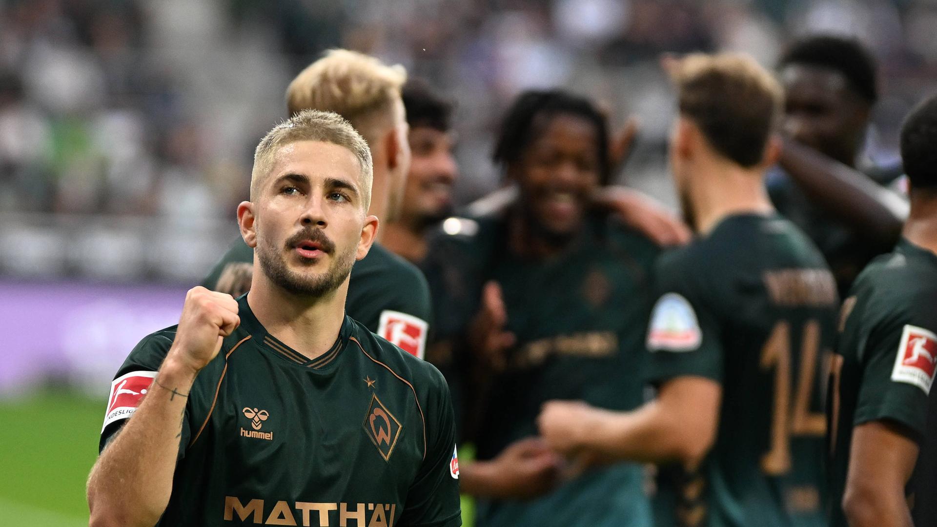 Romano Schmid ( Werder Bremen ) jubelt.