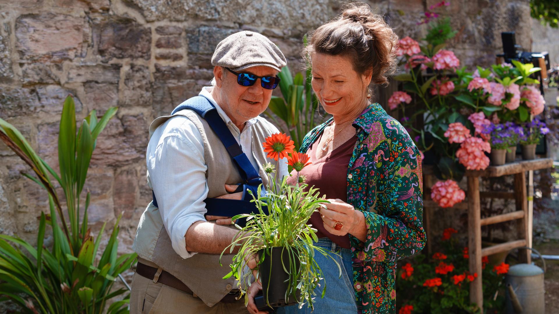 Dank dem Einsatz von Charlotte Mansfield (Sabine Vitua) kann Stephen Crayshaw (Joachim Król) die Welt wieder in all ihren Farben sehen.