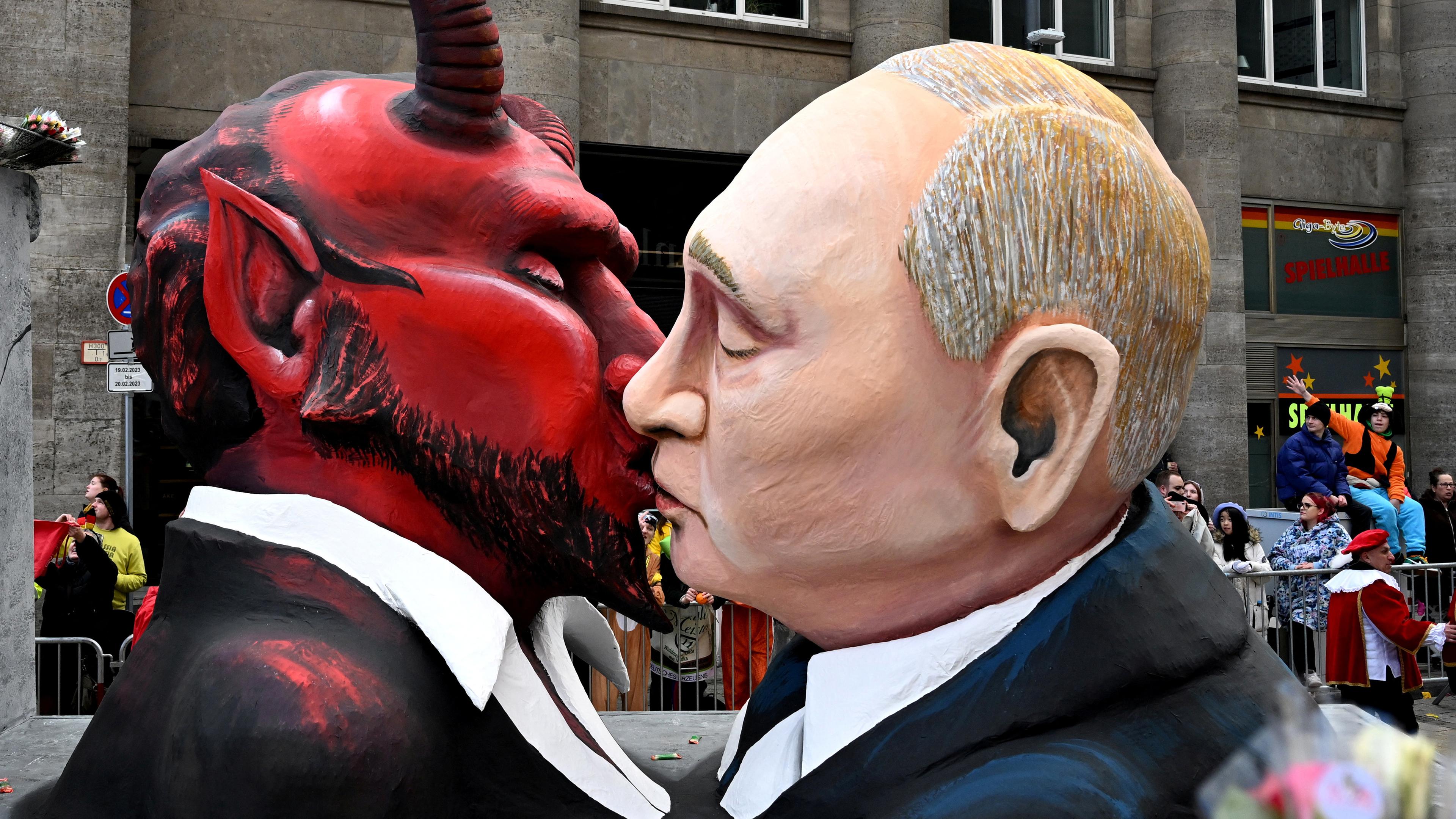 Rosenmontagszug in Köln, Putin-Satan Themenwagen