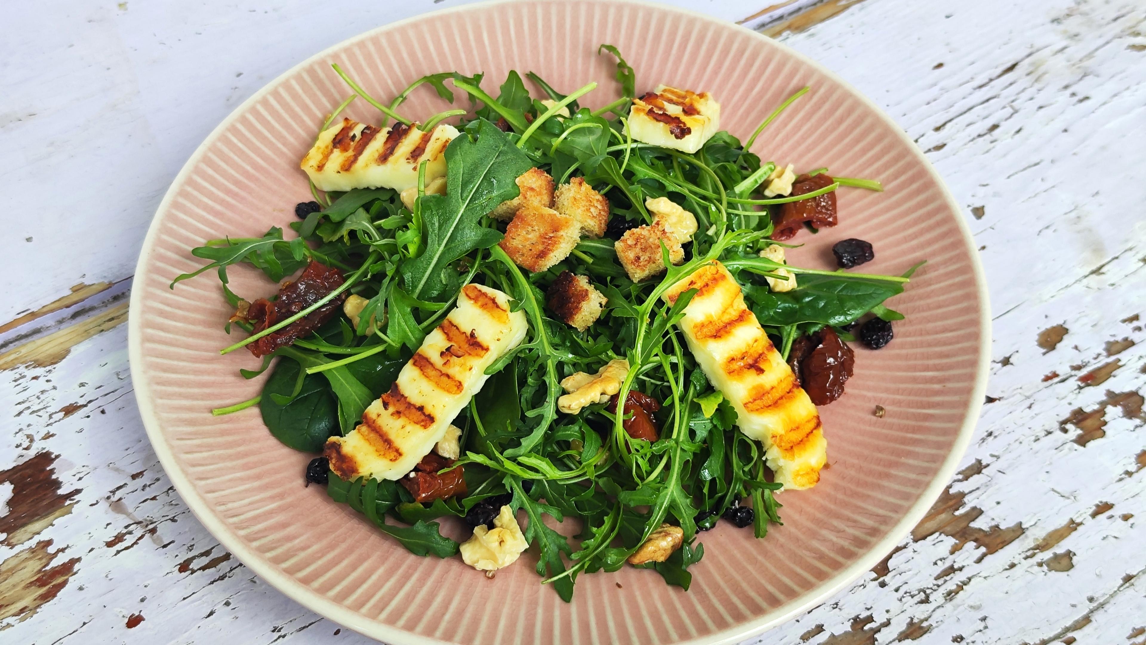 Rucola-Spinat-Salat mit Halloumi
