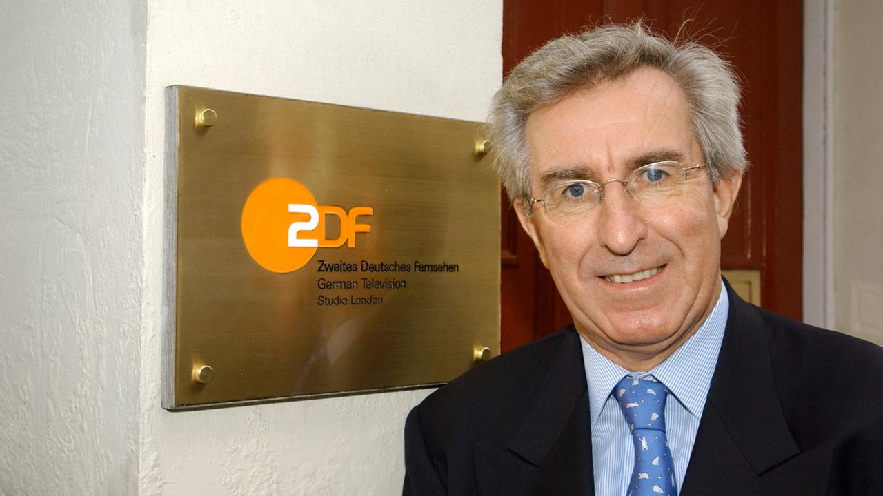 Ruprecht Eser vor dem ZDF-Studio in London