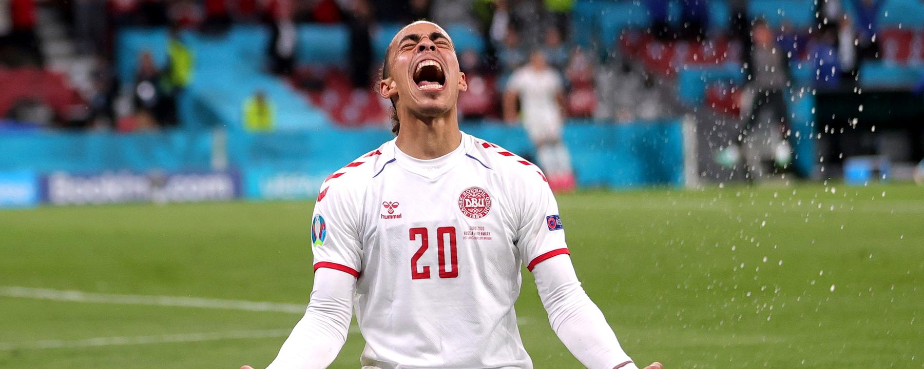 Yussuf Poulsen jubelt.