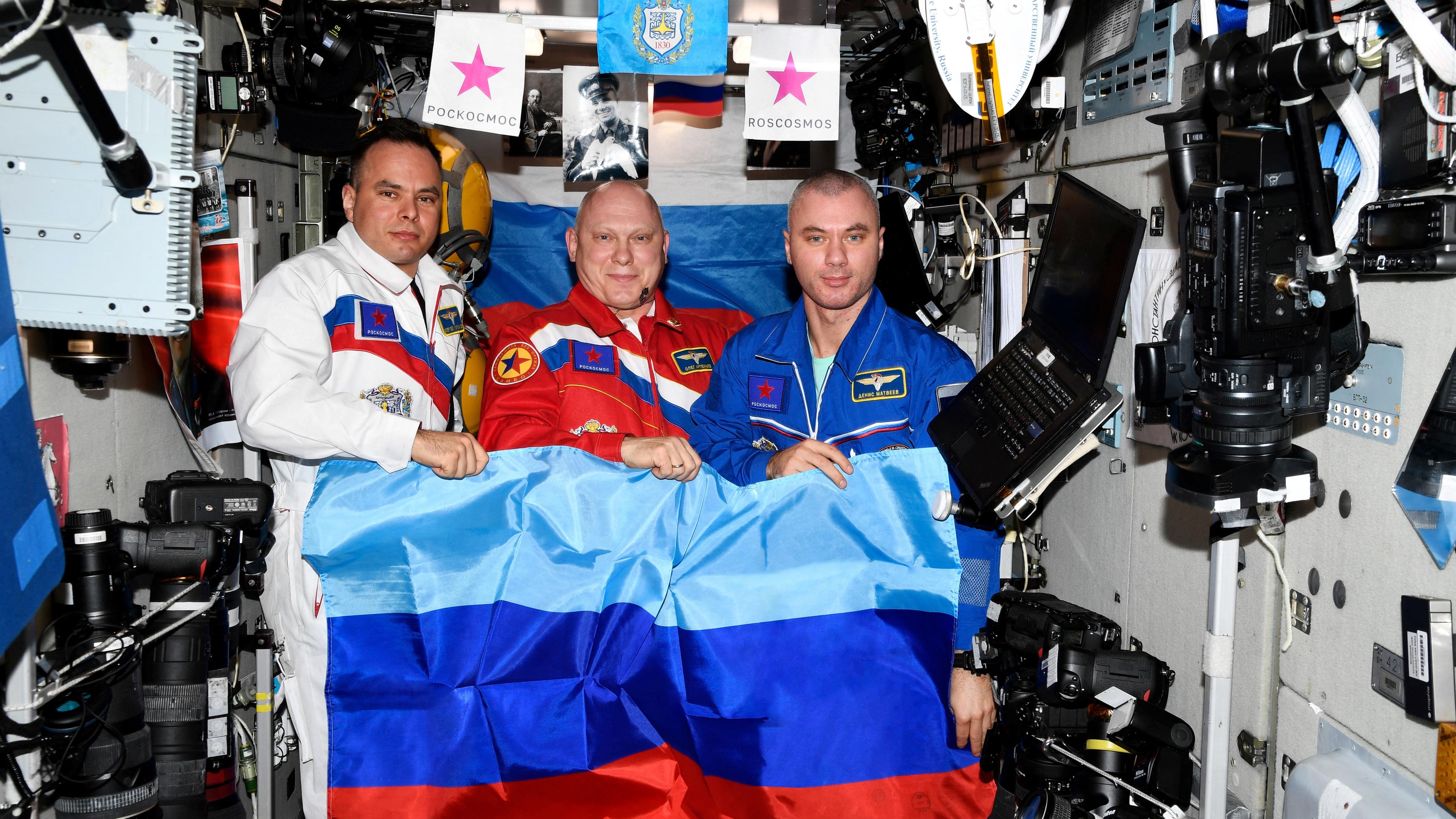 Russische Kosmonauten zeigen Separatistenflagge im All