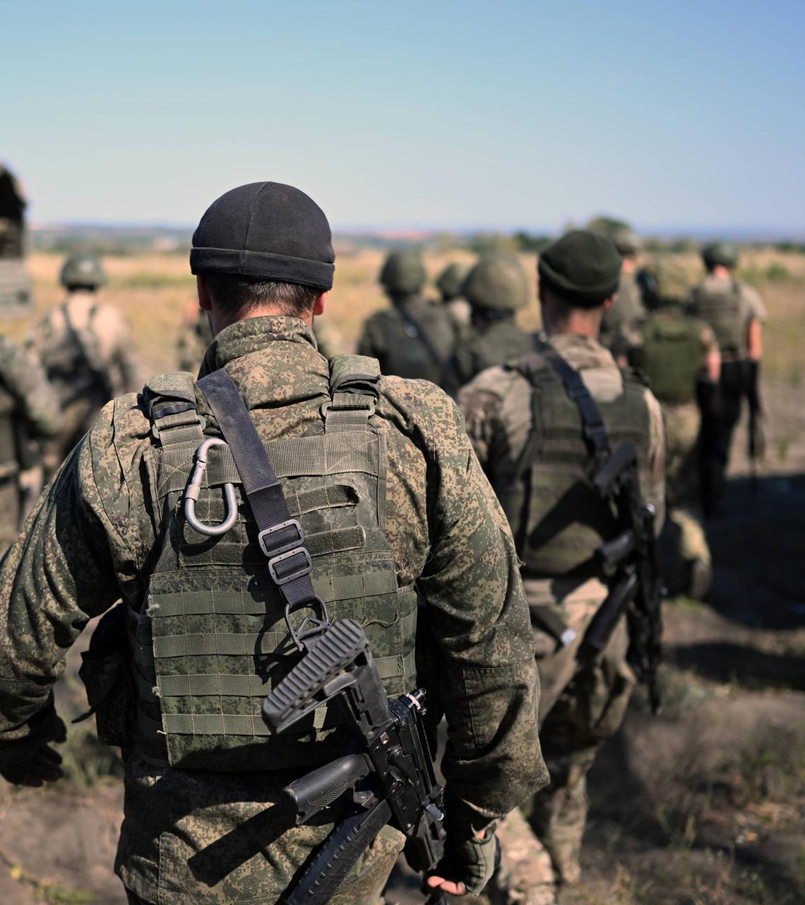 Soldaten der russischen Streitkräfte während einer Kampfkoordinationsübung in der Volksrepublik Luhansk