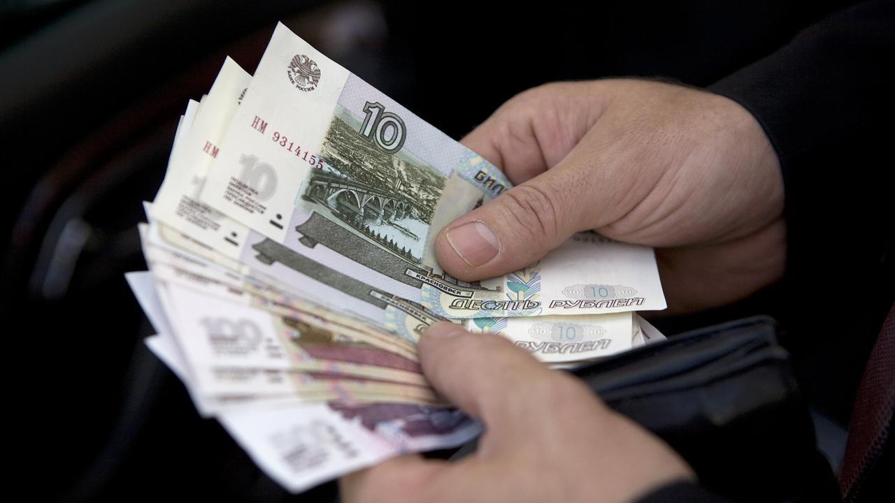 Ruble: Why the Russian currency is no longer rolling