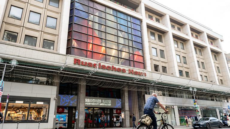 Blick auf das Russische Haus, ein Veranstaltungs- und Kulturzentrum, in der Friedrichstraße. 