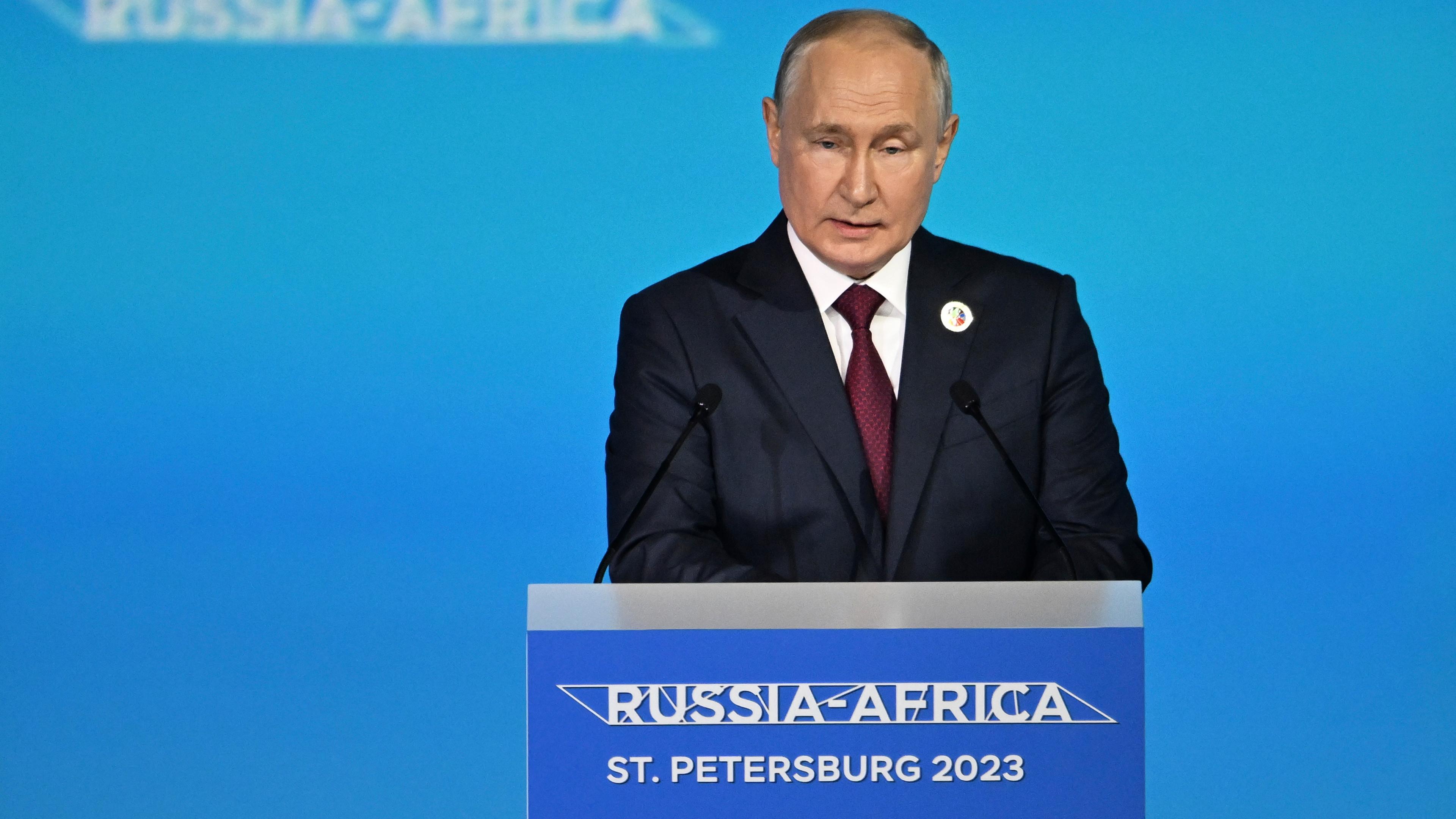 Rede des russischen Präsidenten Putin während einer Plenarsitzung auf dem Russland-Afrika-Gipfel.