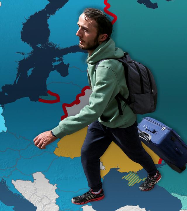 Mensch läuft mit Koffer. Im Hintergrund: Karte von Europa und Russland