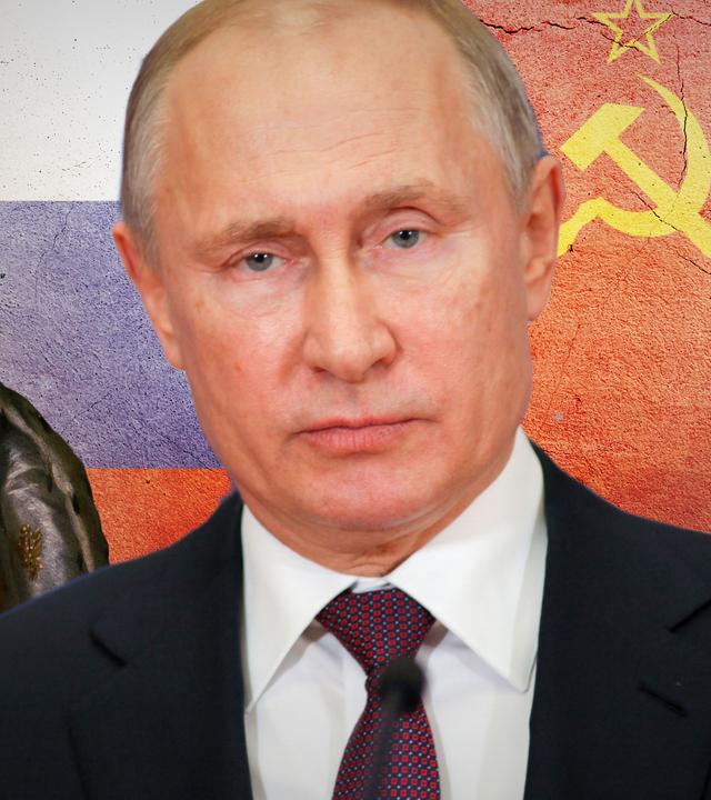 Montage: In der Mitte Vladimir Putin, rechts Joseph Stalin; links Catherine II, hinten links die russische Flagge, hinten rechts die Flagge der Sowjetunion mit Textur einer Wand.
