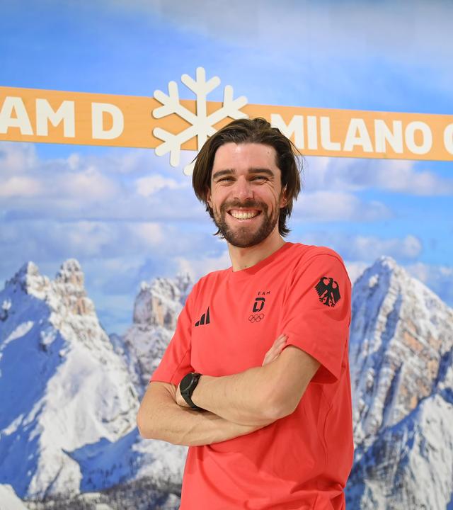Der Nordische Kombinierer Johannes Rydzek bei der Einkleidung für die Olympischen Winterspiele 2026